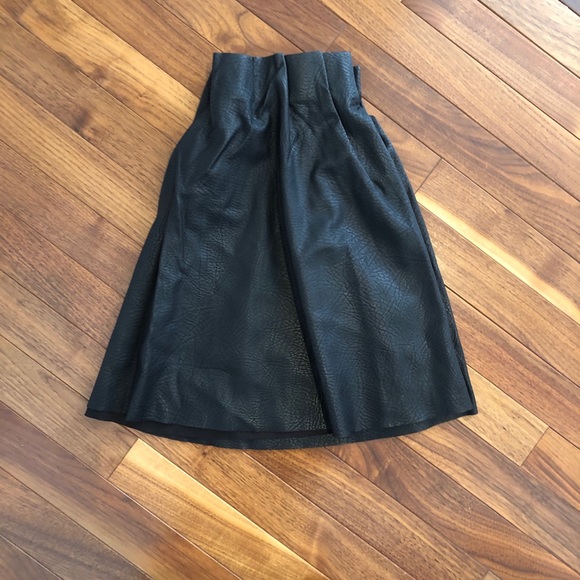 🍉 2/25$ Vero Moda faux leather mini skirt, xs - Picture 3 of 4